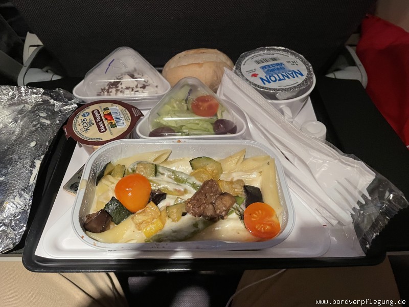 Abendessen bei Austrian Airlines in der Economy Class