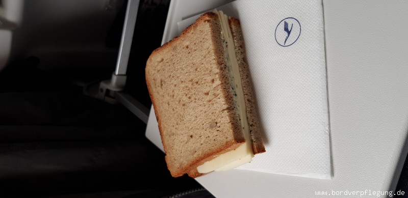 Snack bei Lufthansa in der Economy Class